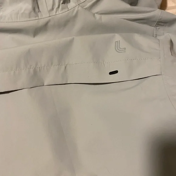 Lole NWOT rain shell - Picture 5 of 7